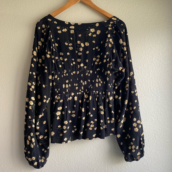 American Eagle: Floral Top - Picture 2 of 2